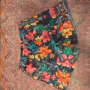 Combat iron apparel athletic shorts size large tropical flowers rifles